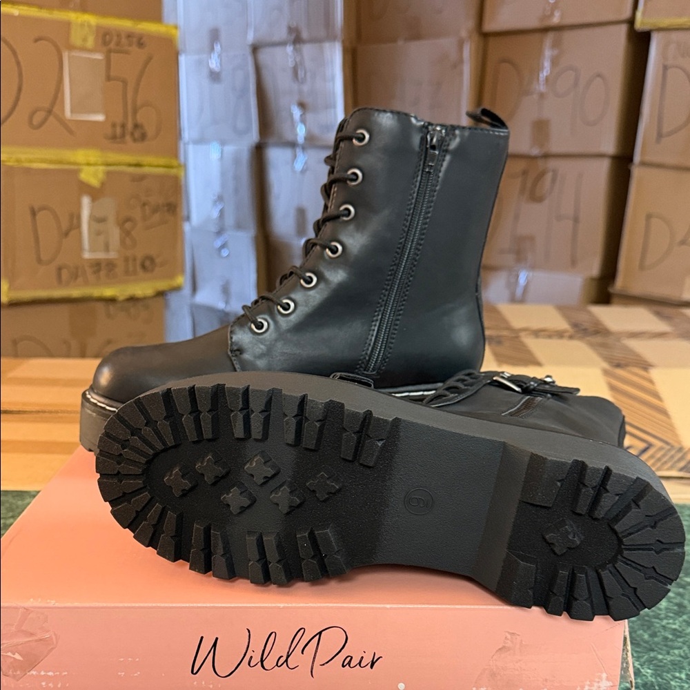 Wild Pair Women's Black Lace-Up Platform Combat Boots with Buckle & Zipper - Picture 2 of 4